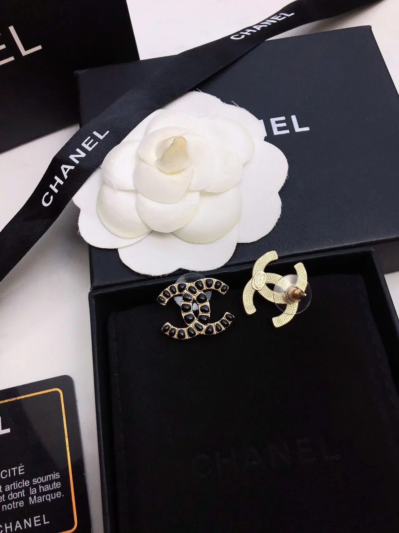 Chanel Boucles d'Oreilles Noir Doré Métal Pierres Pavé 5