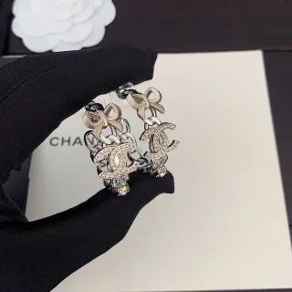 Chanel पपड़ी & CC Pavé क्रिस्टल चेन कानफूल