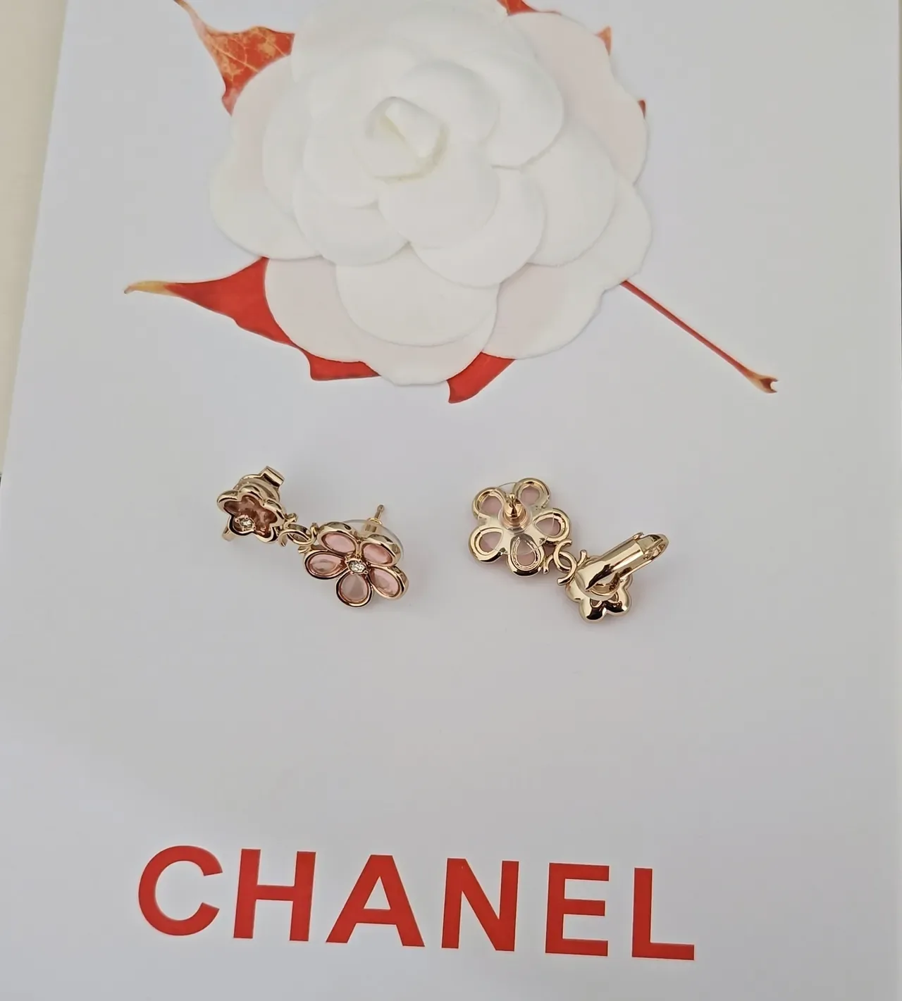 Chanel Camélia Flower Boucles d'Oreilles Or Rose Émail Translucide 2