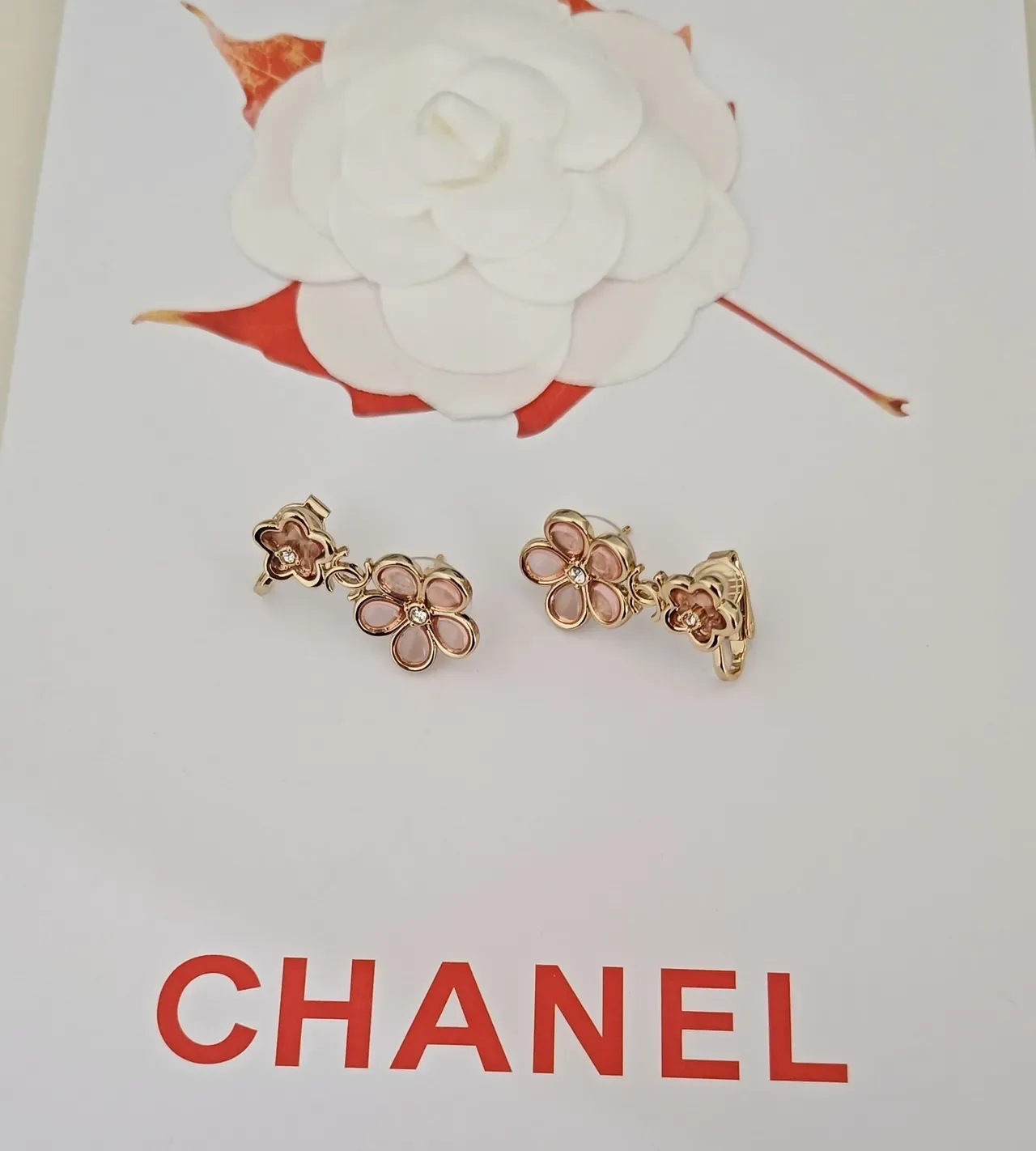 Chanel Camélia Flower Boucles d'Oreilles Or Rose Émail Translucide 3