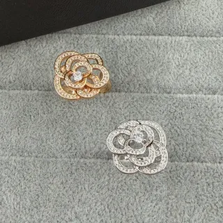 Chanel Camélia Pavé-Set Interlocking Camellia Ring