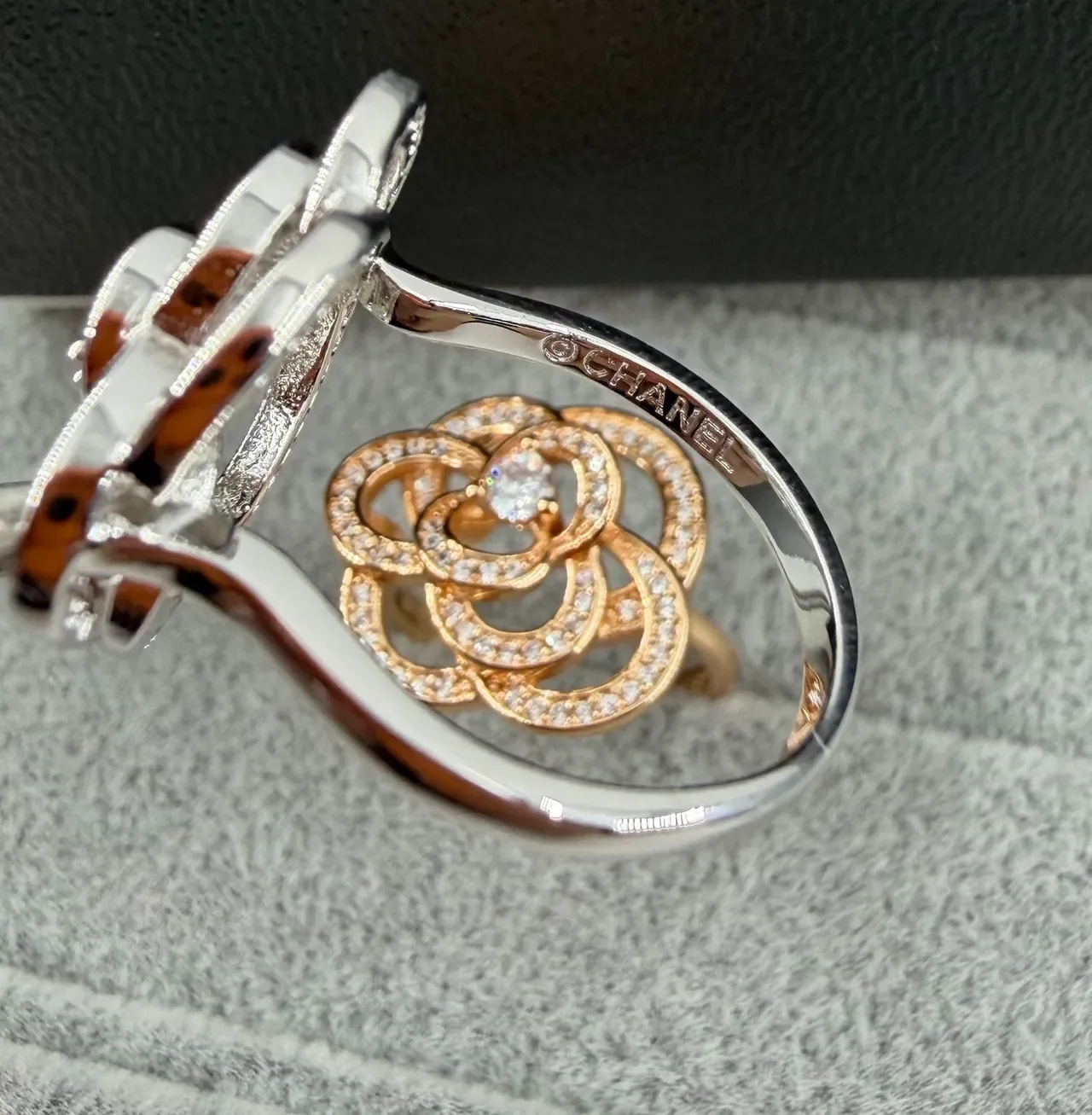 Chanel Camélia Pavé-Set Interlocking Camellia Ring 2