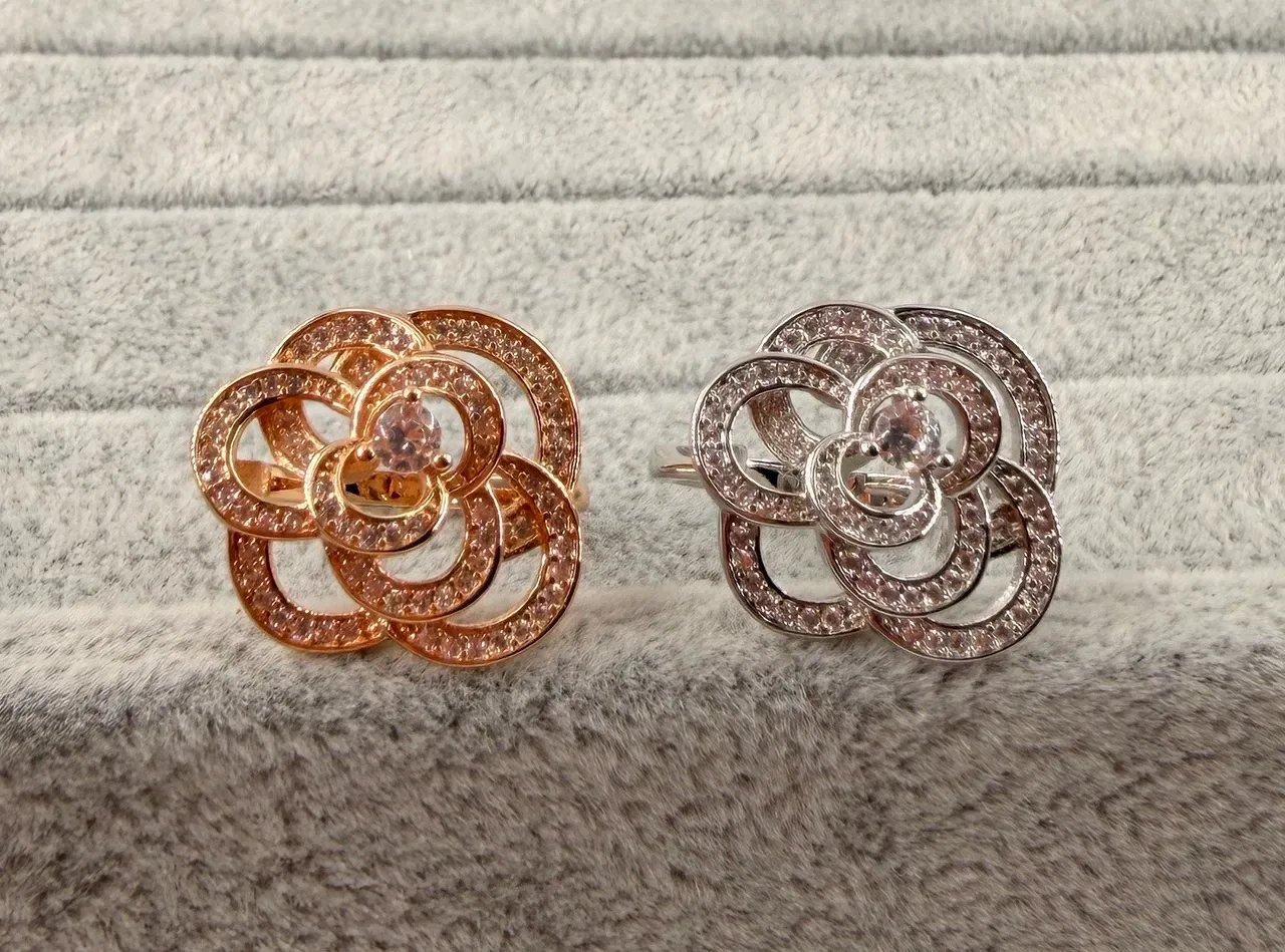 Chanel Camélia Pavé-Set Interlocking Camellia Ring 4