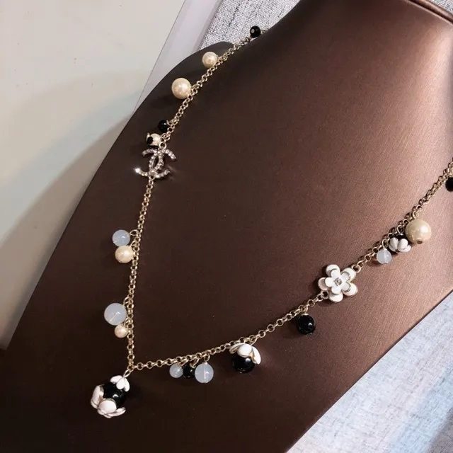 Chanel Camellia Charm Necklace Doré Perle et perles de résine collier 4
