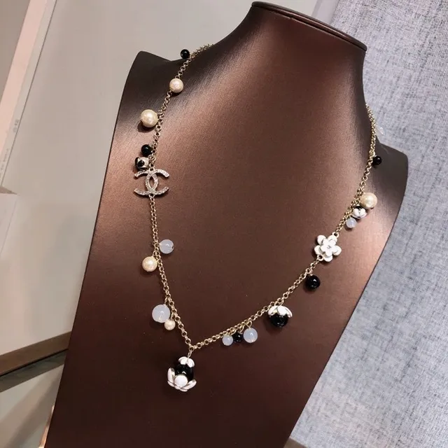 Chanel Camellia Charm Necklace Doré Perle et perles de résine collier 6