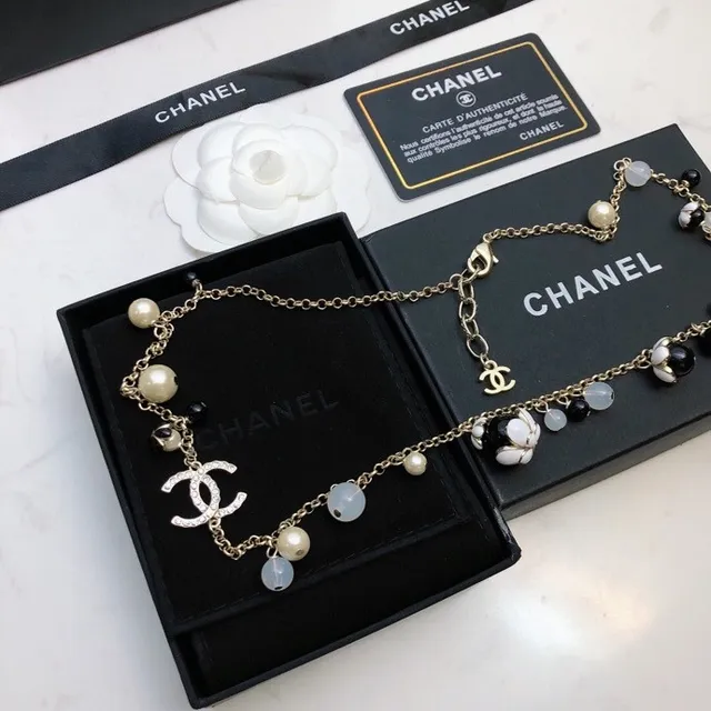 Chanel Camellia Charm Necklace Doré Perle et perles de résine collier 7
