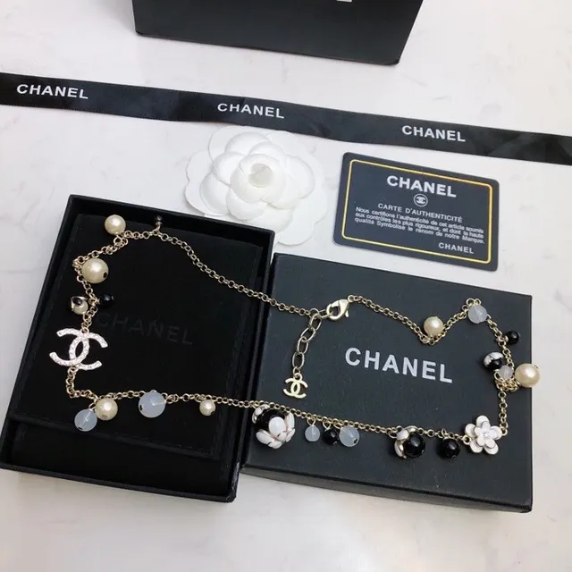 Chanel Camellia Charm Necklace Doré Perle et perles de résine collier 8