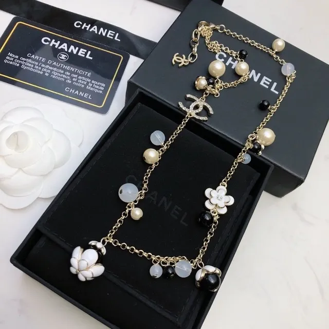 Chanel Camellia Charm Necklace Doré Perle et perles de résine collier 9