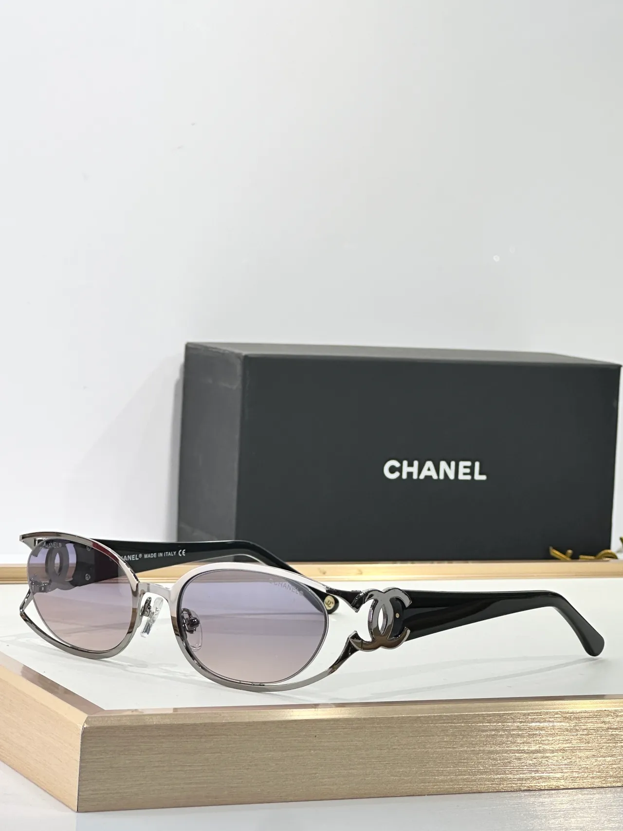 Chanel CC-Frame Doré Noir Oval Métal Charnière Exposée Vis Lunettes de Soleil 2