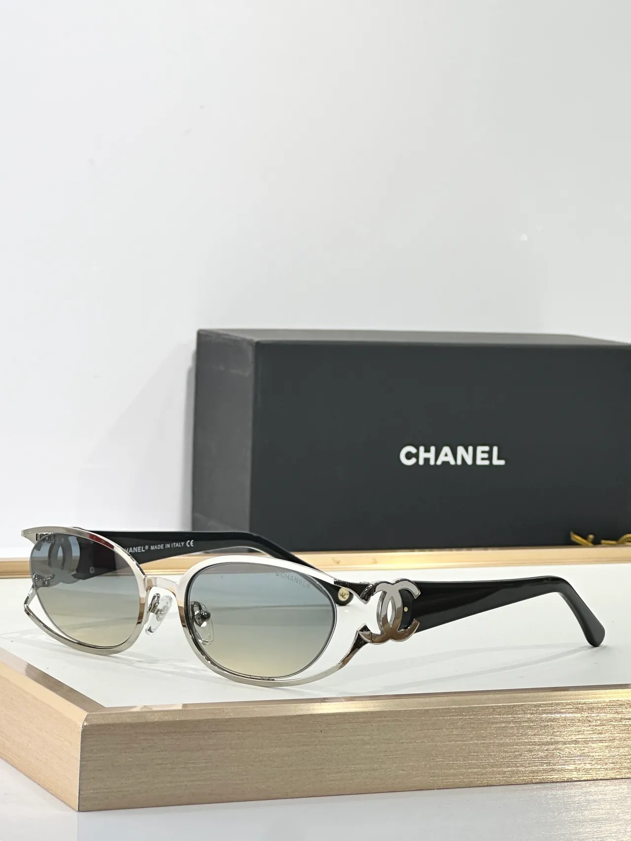 Chanel CC-Frame Doré Noir Oval Métal Charnière Exposée Vis Lunettes de Soleil 5