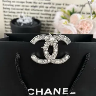 Chanel CC Logo Brooch Silver White Interlocking Pearl And Crystal Embellishment Brooch