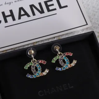 Chanel CC Logo 镶嵌多彩水晶耳环