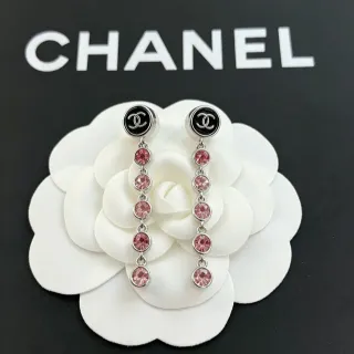 Chanel CC Logo गुलाबी क्रिस्टल ड्रॉप ईयररिंग्स