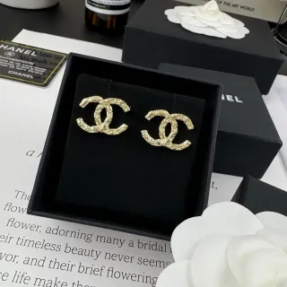 Chanel CC Logo 耳钉 金黑 Interlocking Textured Metal