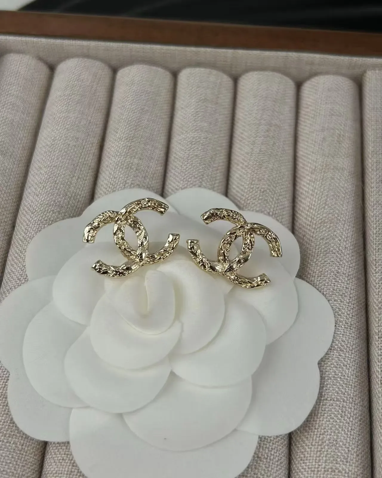 Chanel CC Logo Stud Gold Black Interlocking Textured Metal Earrings 6