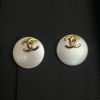 Chanel CC Logo Stud White Gold Round Earrings