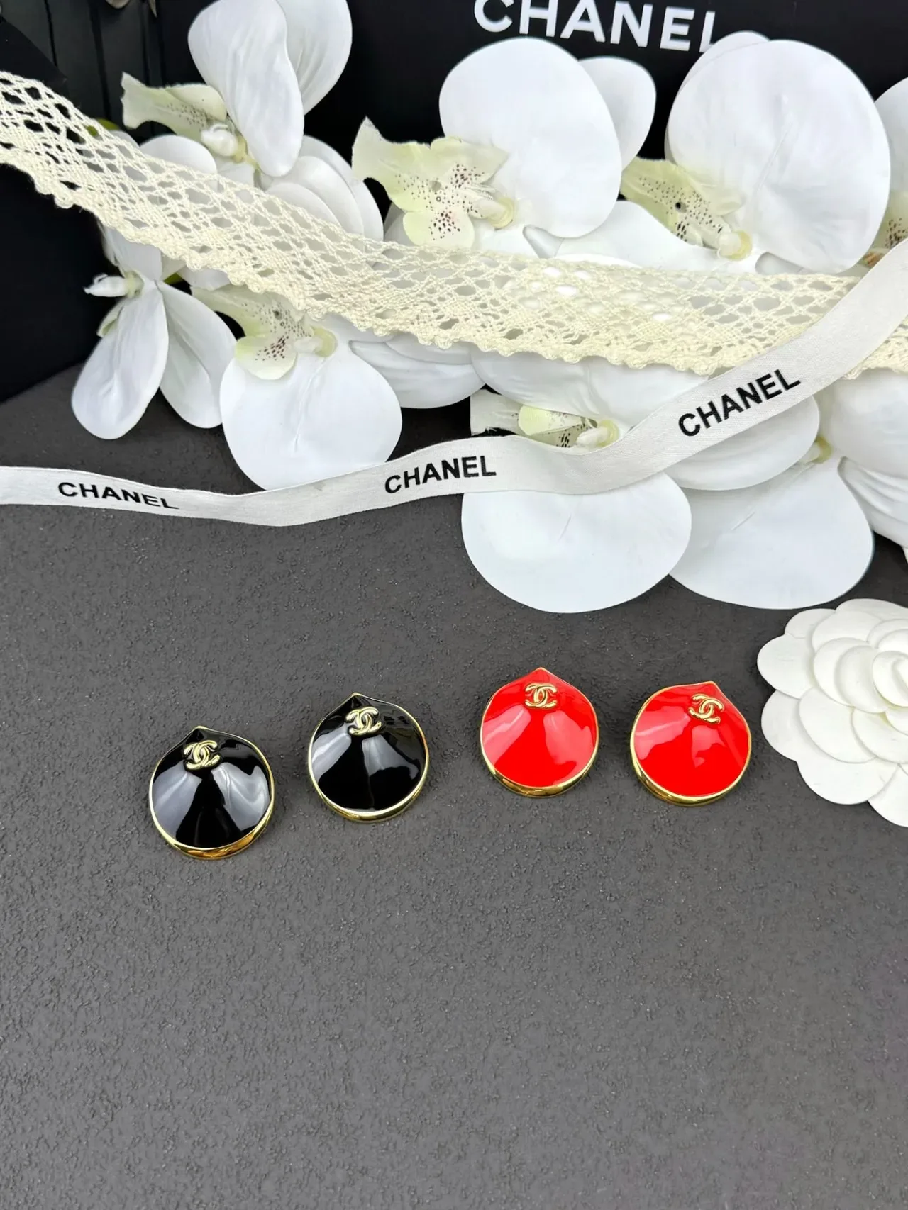 Chanel Clam Shell Black Enamel Gold-Tone Earrings 2