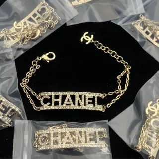 Chanel क्रिस्टल-पावे CHANEL नामप्लेट ब्रेसलेट