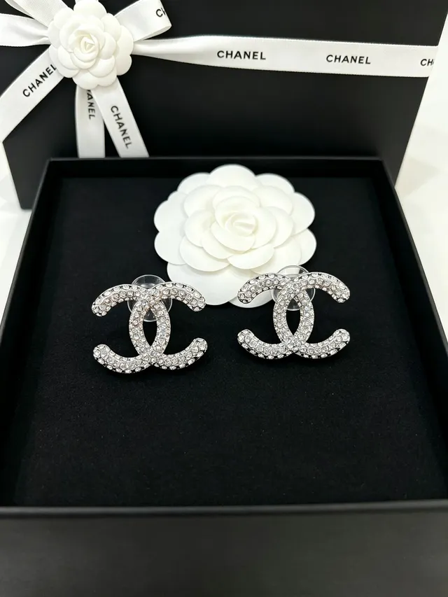 Chanel Crystal-Pavé Interlocking CC Brooches 3