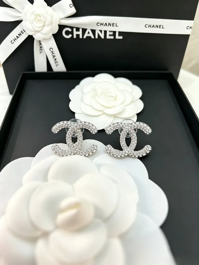 Chanel Crystal-Pavé Interlocking CC Brooches 4