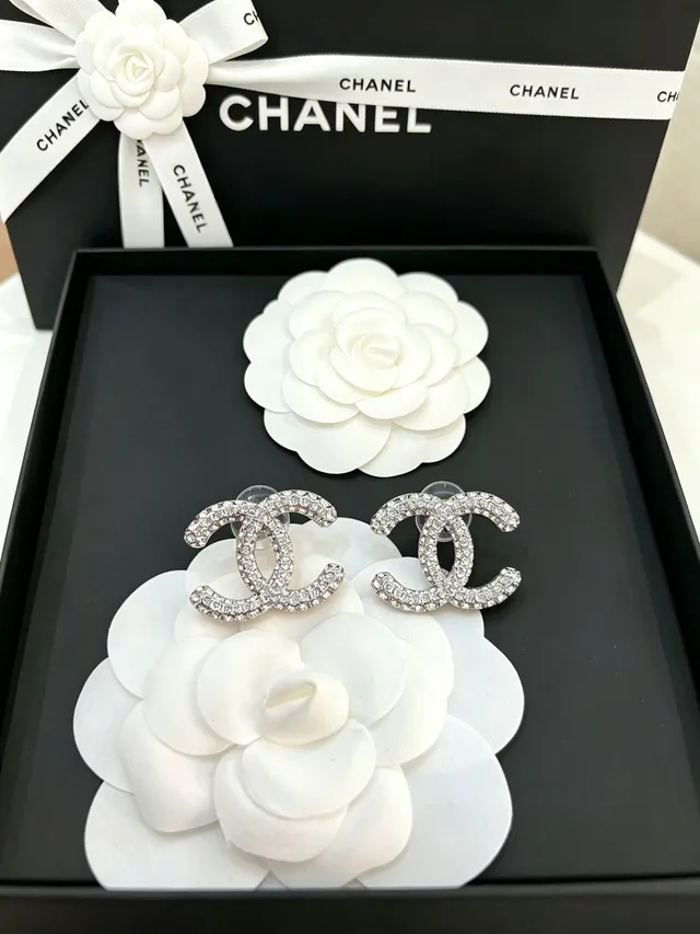 Chanel Crystal-Pavé Interlocking CC Brooches 5