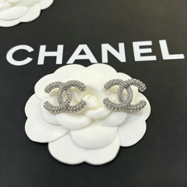 Chanel Crystal-Pavé Interlocking CC Brooches 6