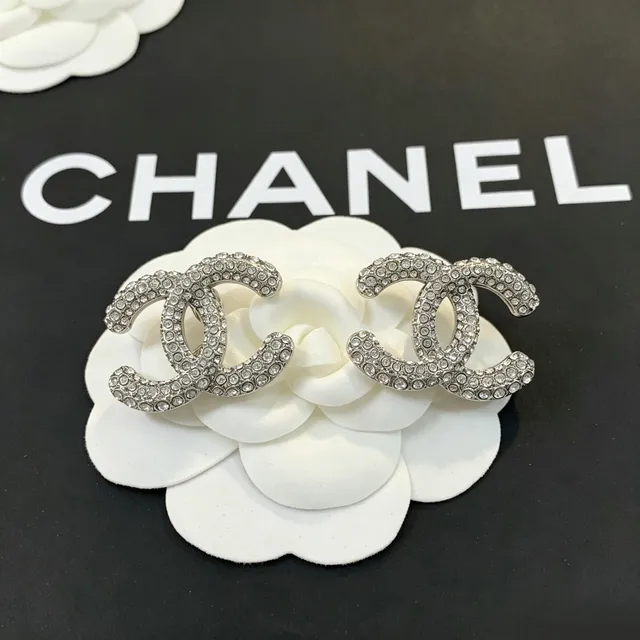 Chanel Crystal-Pavé Interlocking CC Brooches 7