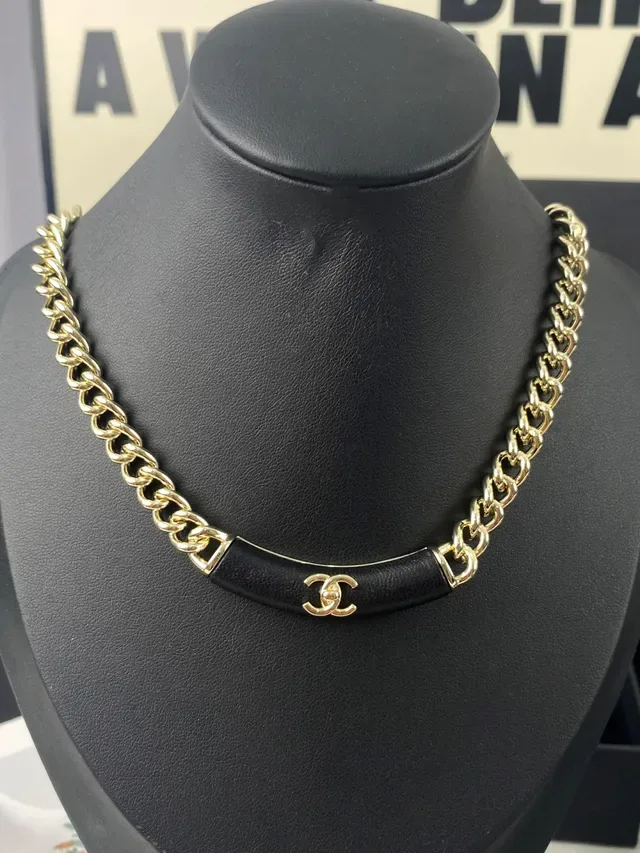 Chanel Collier Chaîne Curb Or Noir Barre Cuir 2