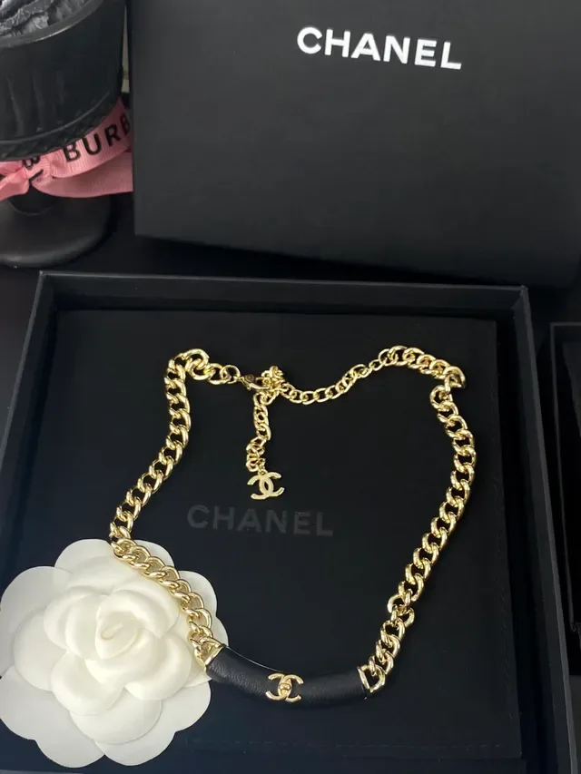 Chanel Collier Chaîne Curb Or Noir Barre Cuir 7