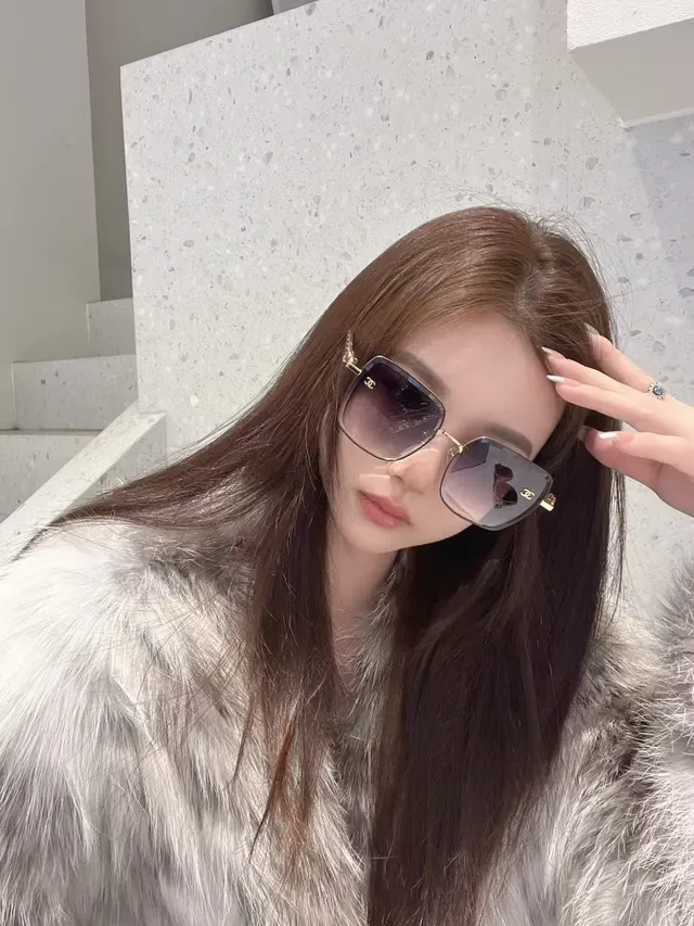 Chanel Lunettes de Soleil Monture Métallique Gris Or Verres Dégradés 6