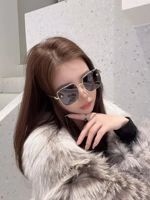 Chanel Lunettes de Soleil Monture Métallique Gris Or Verres Dégradés 8