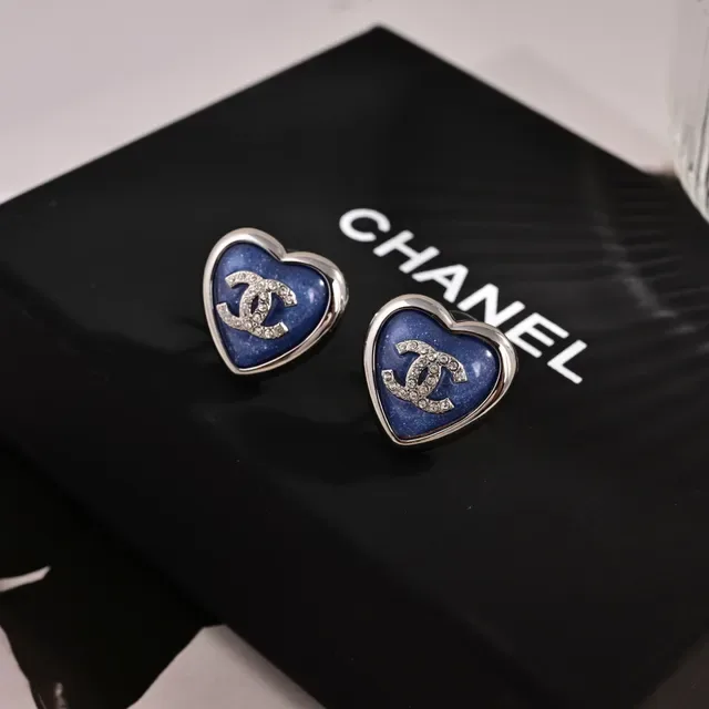 Chanel أقراط قلب CC لوجو مينا 3