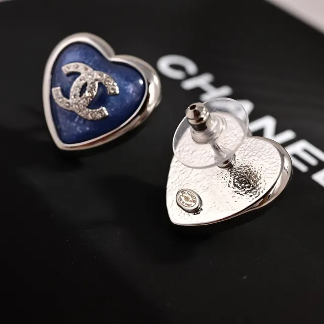 Chanel أقراط قلب CC لوجو مينا 4