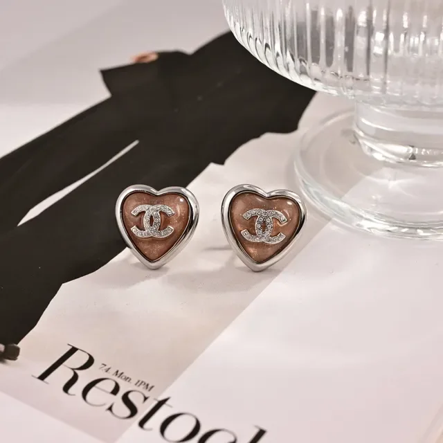 Chanel أقراط قلب CC لوجو مينا 5