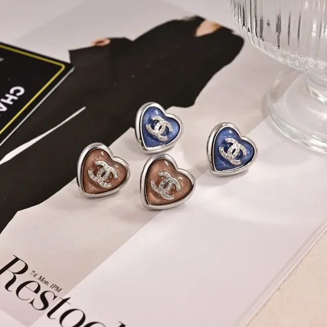 Chanel أقراط قلب CC لوجو مينا 6