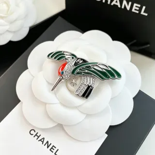 Chanel Hummingbird Brooch সাদা সবুজ ইনামেল ক্রিস্টাল-অলংকৃত ব্রোচ
