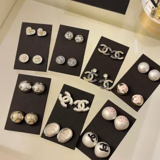 Chanel Interlocking CC Logo 珍珠琺瑯耳环