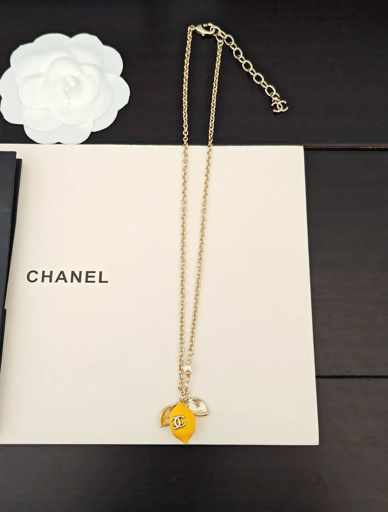 Chanel Pendentif Citron Collier Doré 2
