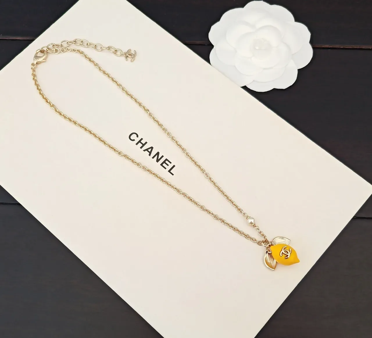 Chanel Pendentif Citron Collier Doré 4