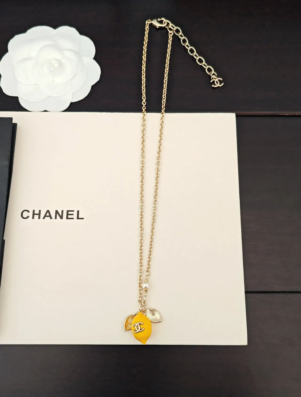 Chanel Pendentif Citron Collier Doré 5