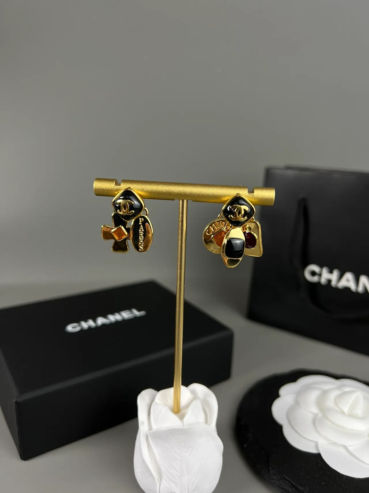 Chanel Multi-Motif إيمل CC Logo أقراط 2