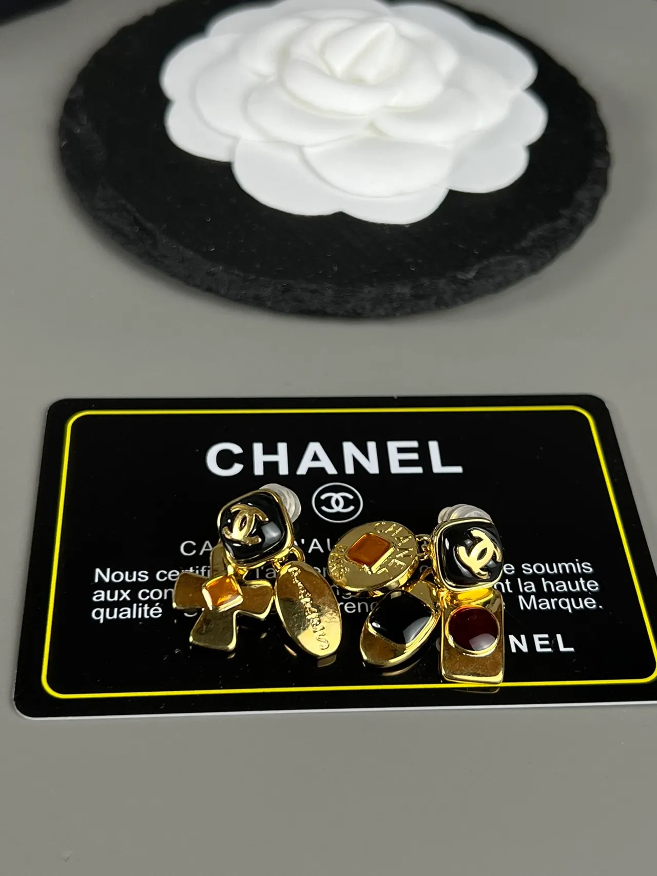 Chanel Multi-Motif إيمل CC Logo أقراط 3