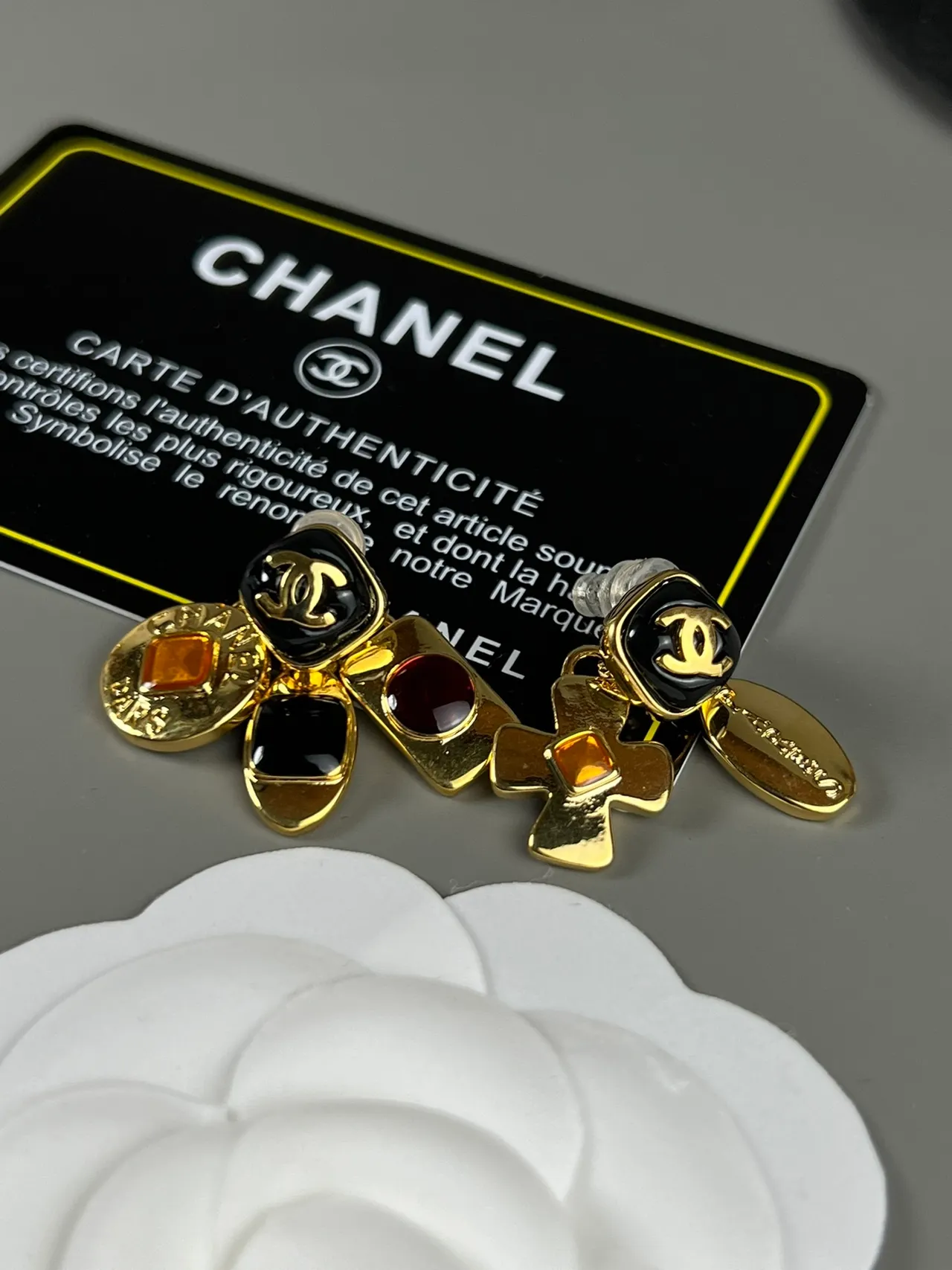Chanel Multi-Motif إيمل CC Logo أقراط 6