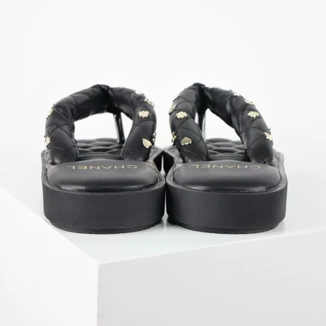 Chanel Pantoufles à plateforme noir matelassées à clous métalliques 3