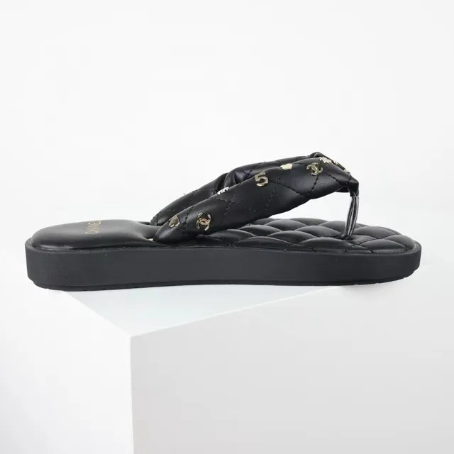 Chanel Pantoufles à plateforme noir matelassées à clous métalliques 4