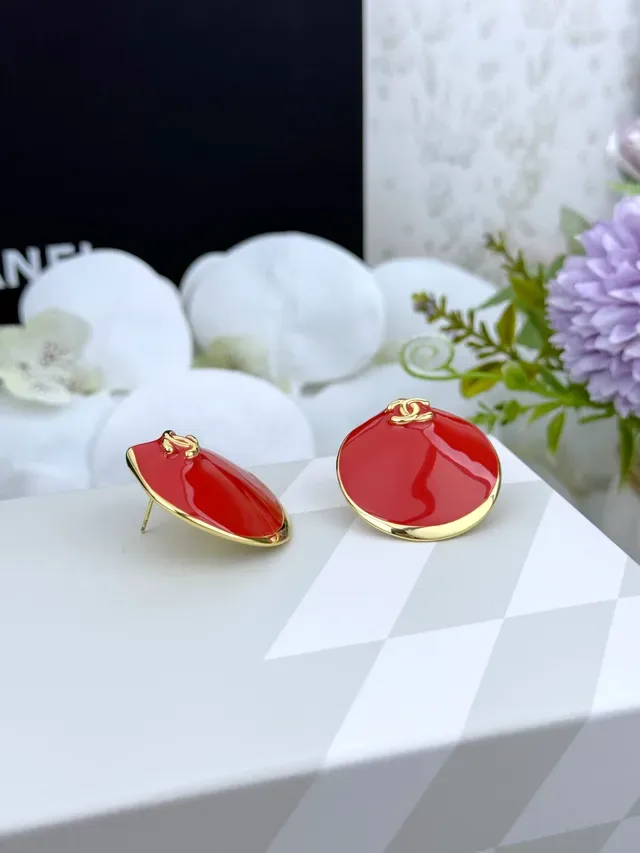 Chanel Shell-Shape Orange-Red Resin Earrings 2
