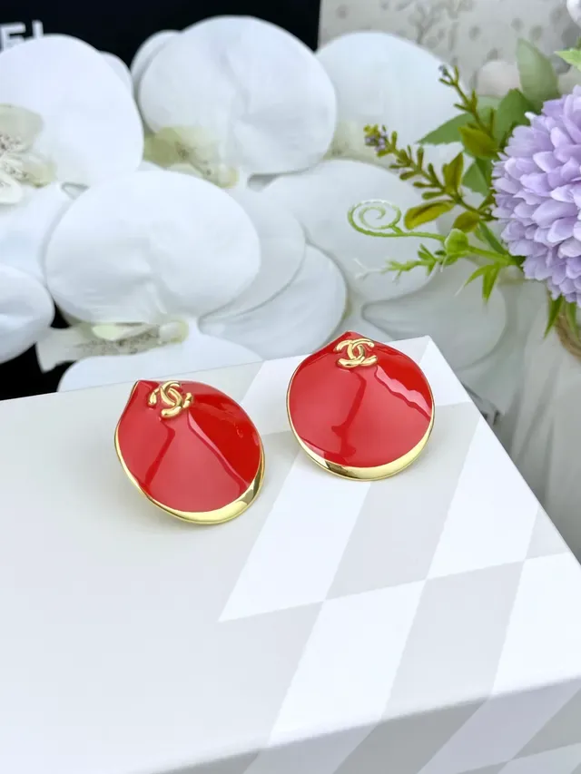 Chanel Shell-Shape Orange-Red Resin Earrings 3