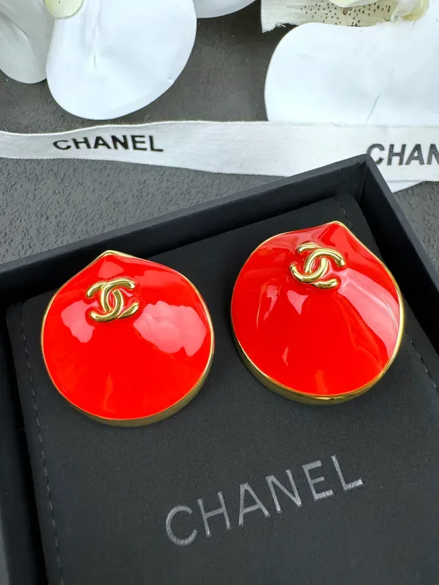 Chanel Shell-Shape Orange-Red Resin Earrings 4