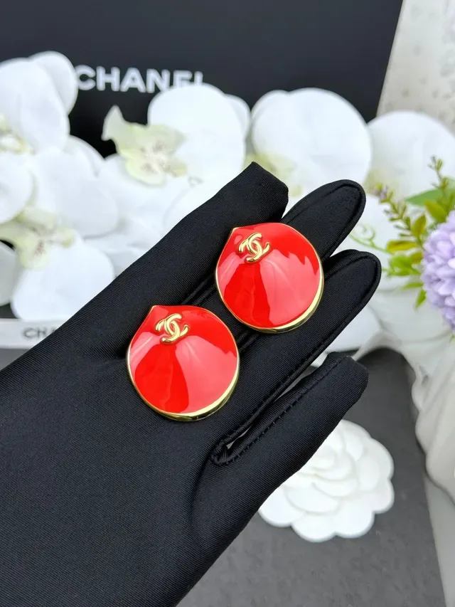 Chanel Shell-Shape Orange-Red Resin Earrings 7