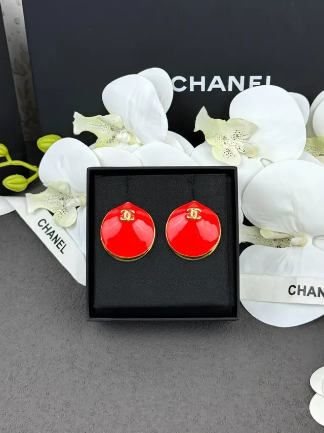 Chanel Shell-Shape Orange-Red Resin Earrings 8